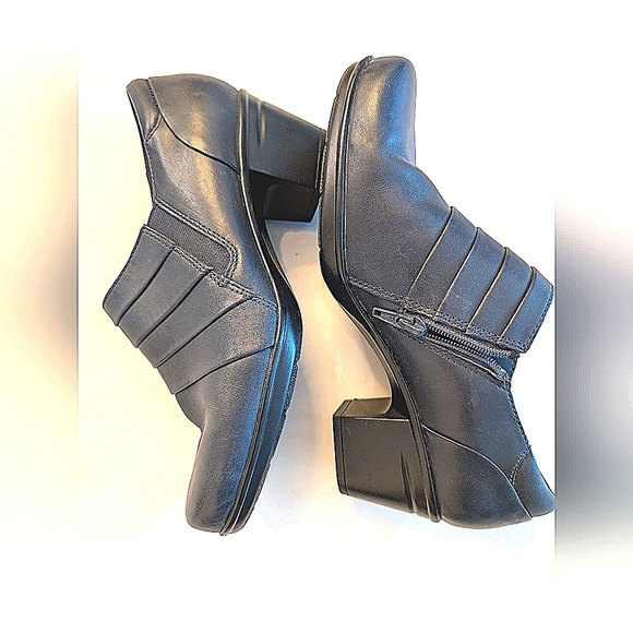 Clarks Shoes - Women's Dark Navy Leather Heeled Shoes